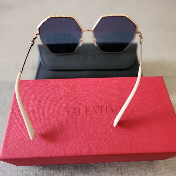 Unisex Valentino Sunglasses - Picture 14 of 15